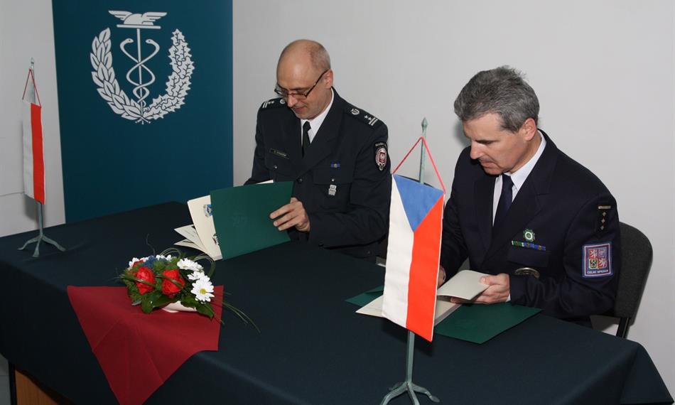 2011-5-3-153podpis smlouvy_spolecne hlidky3.jpg